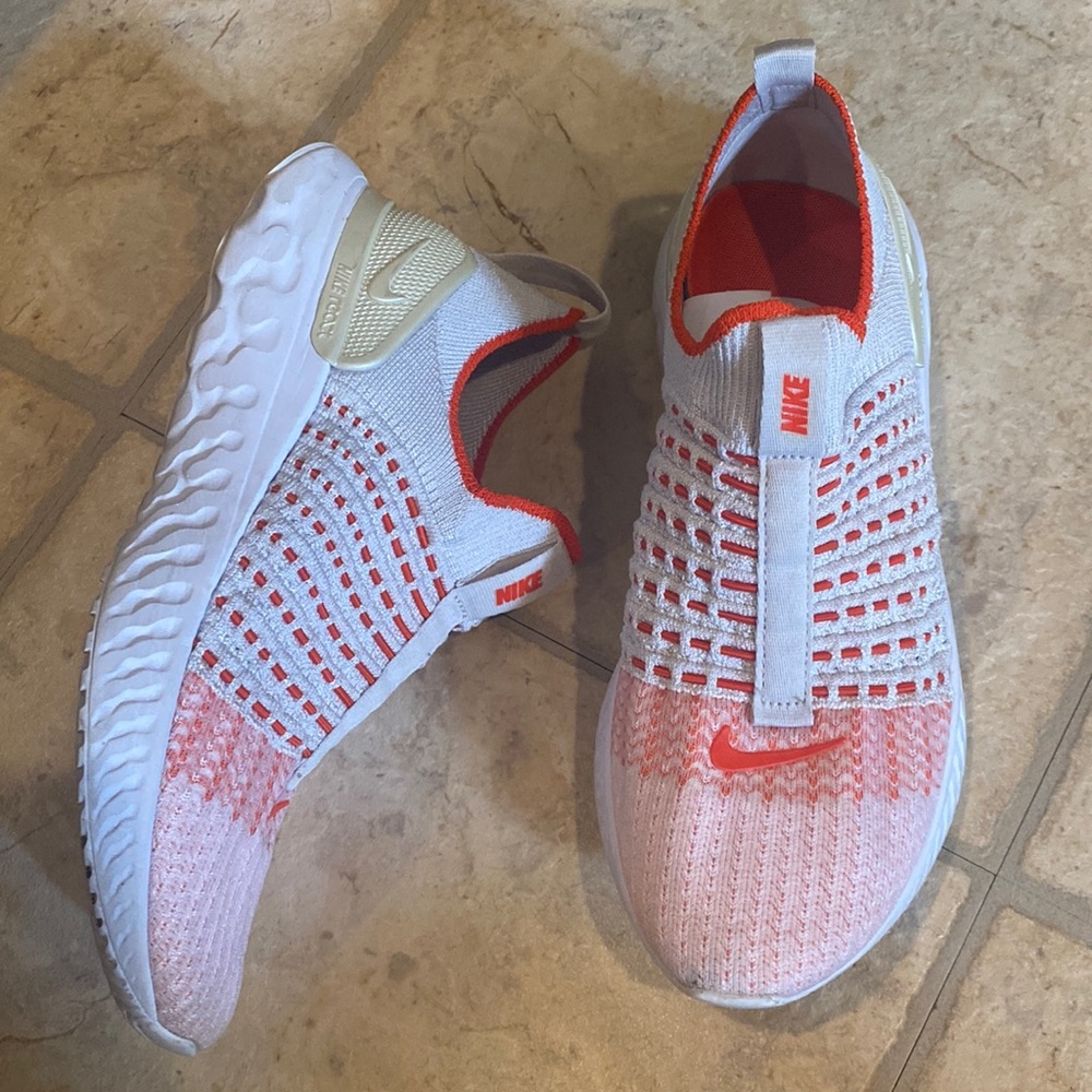 Nike react laceless running shoes